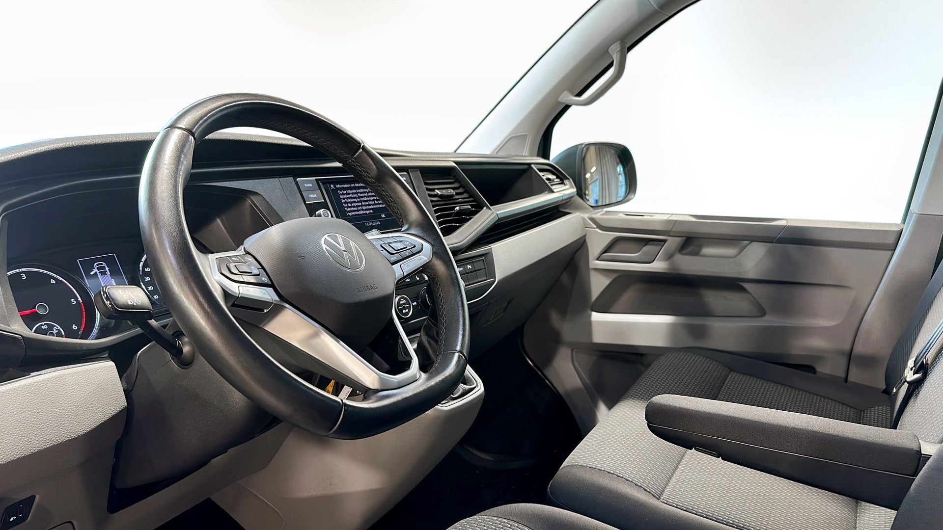 Volkswagen T6.1 Caravelle lång hjulbas KJA67C