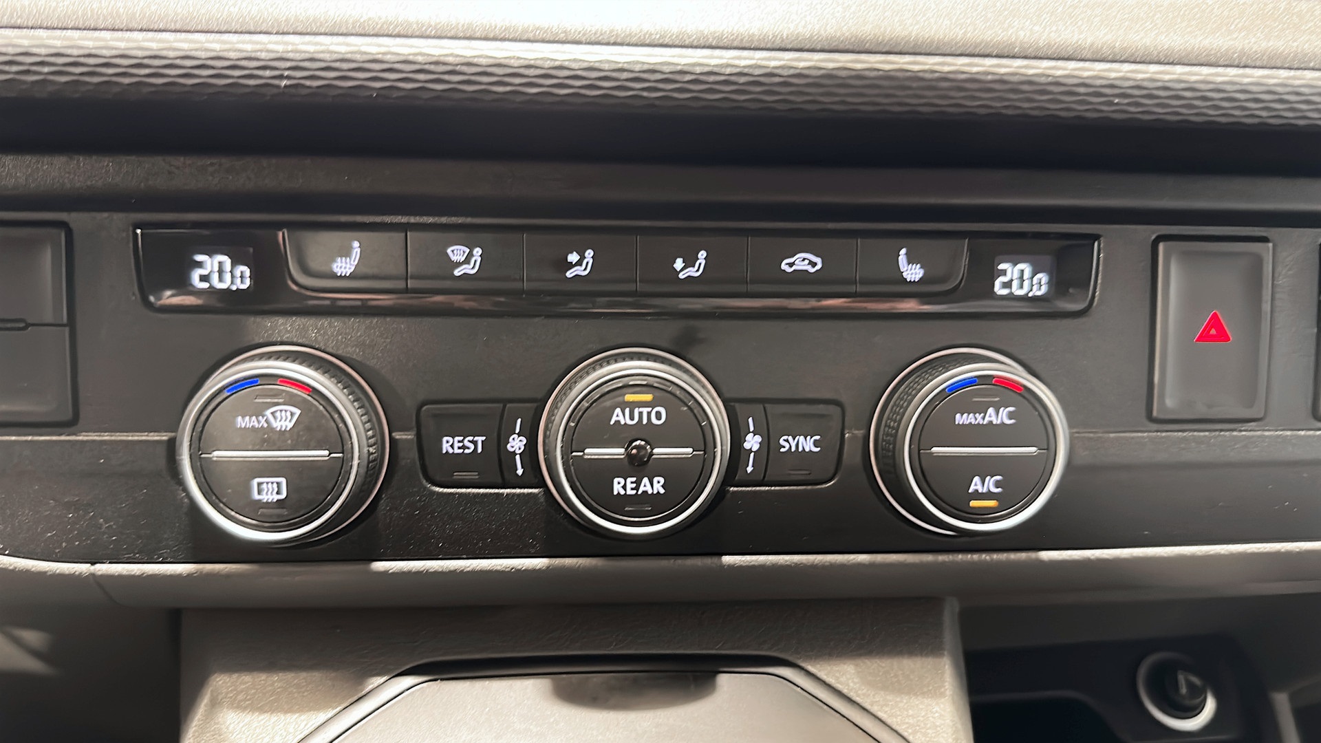 Volkswagen T6.1 Caravelle lång hjulbas KJA67C