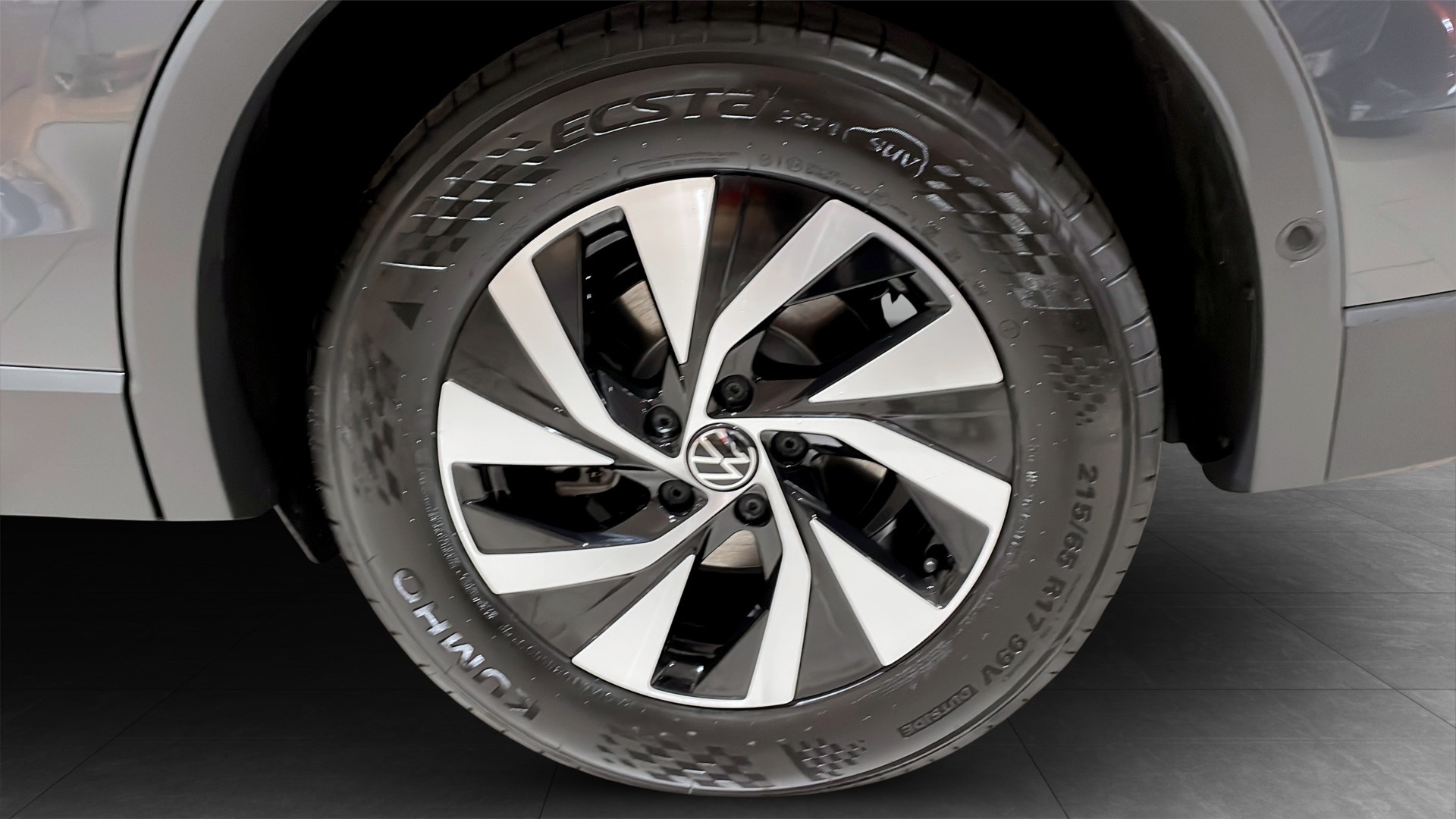 Volkswagen Tiguan KJB57Z