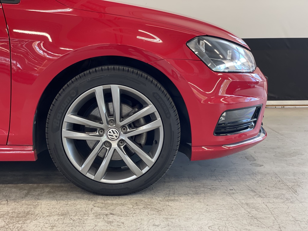 Volkswagen Golf KJR786