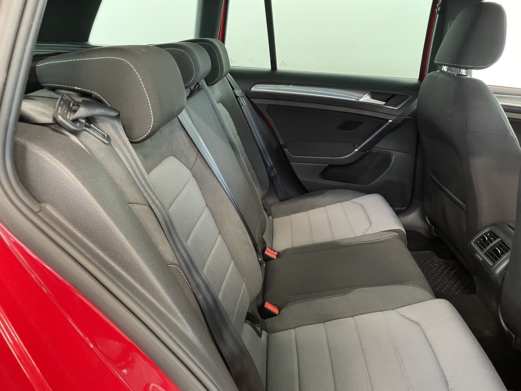 Volkswagen Golf KJR786