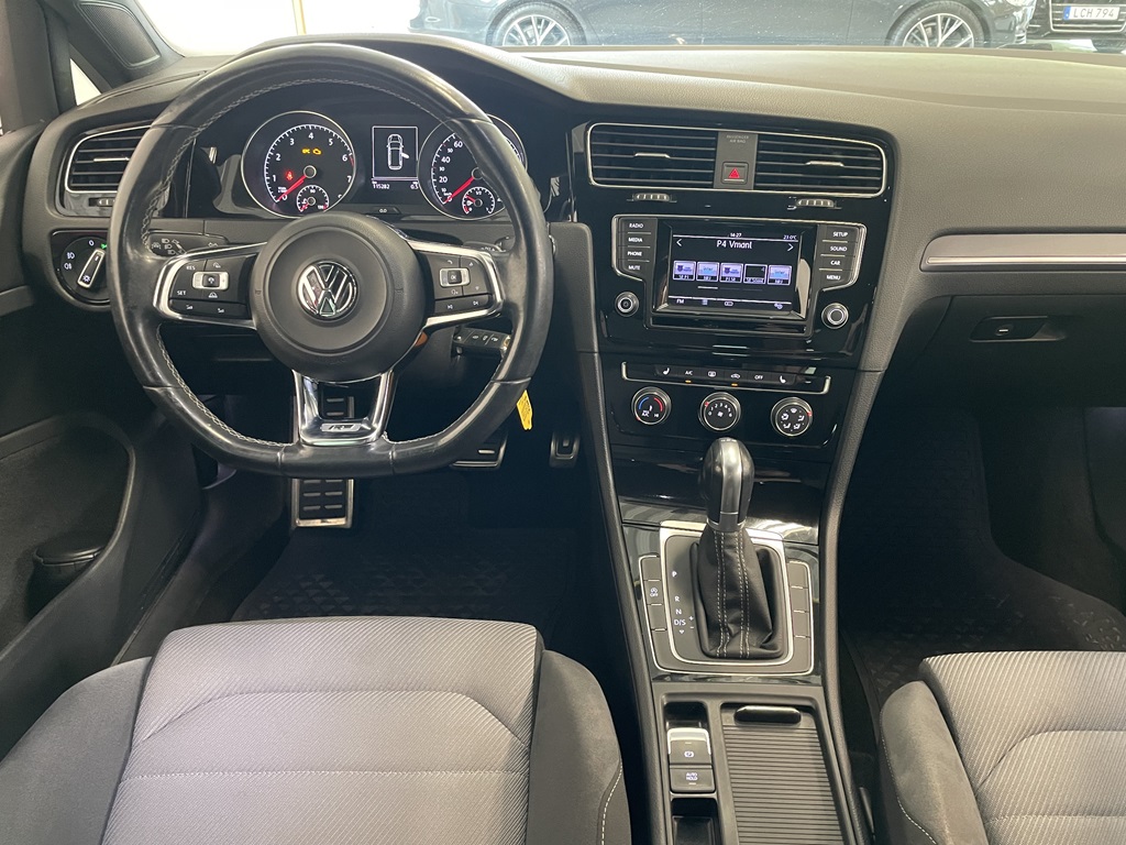 Volkswagen Golf KJR786