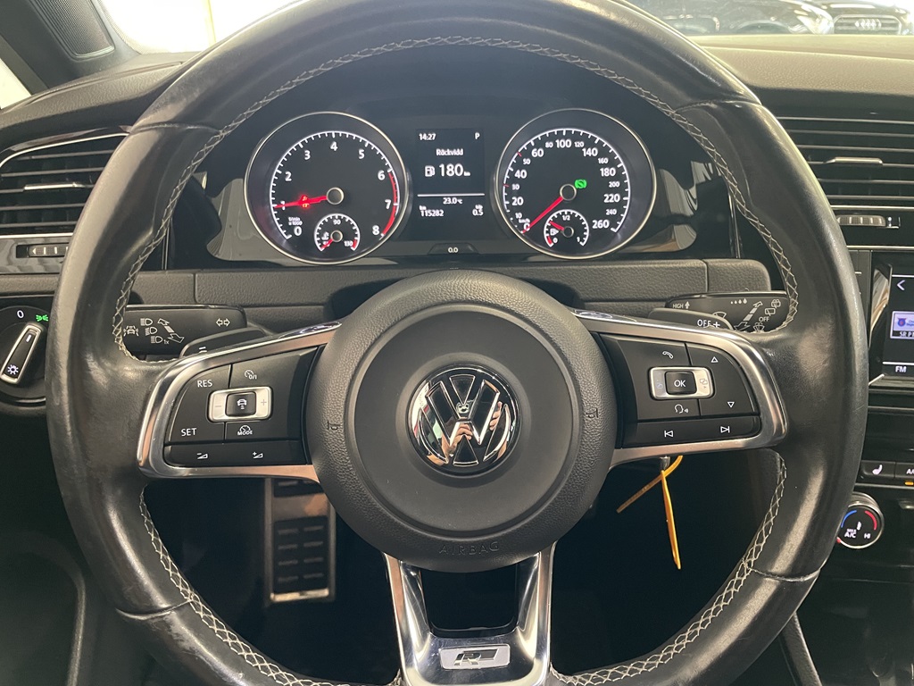 Volkswagen Golf KJR786