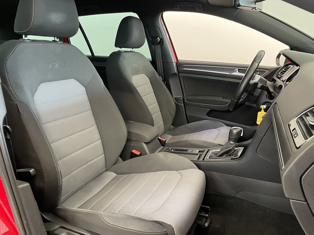 Volkswagen Golf KJR786