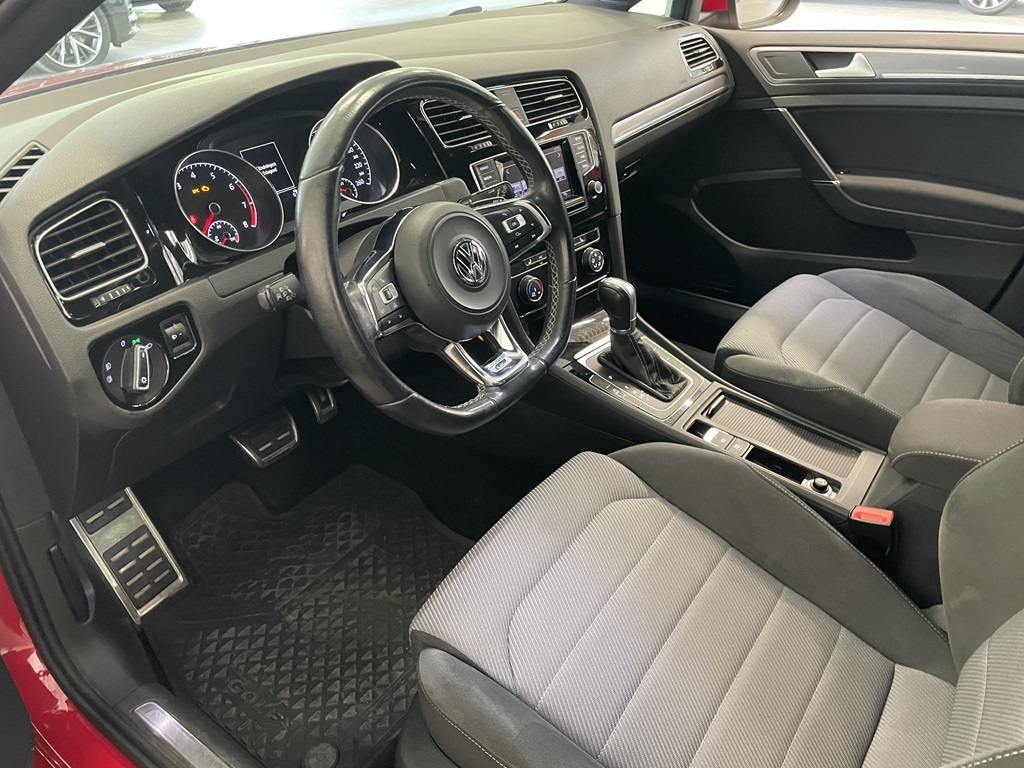 Volkswagen Golf KJR786