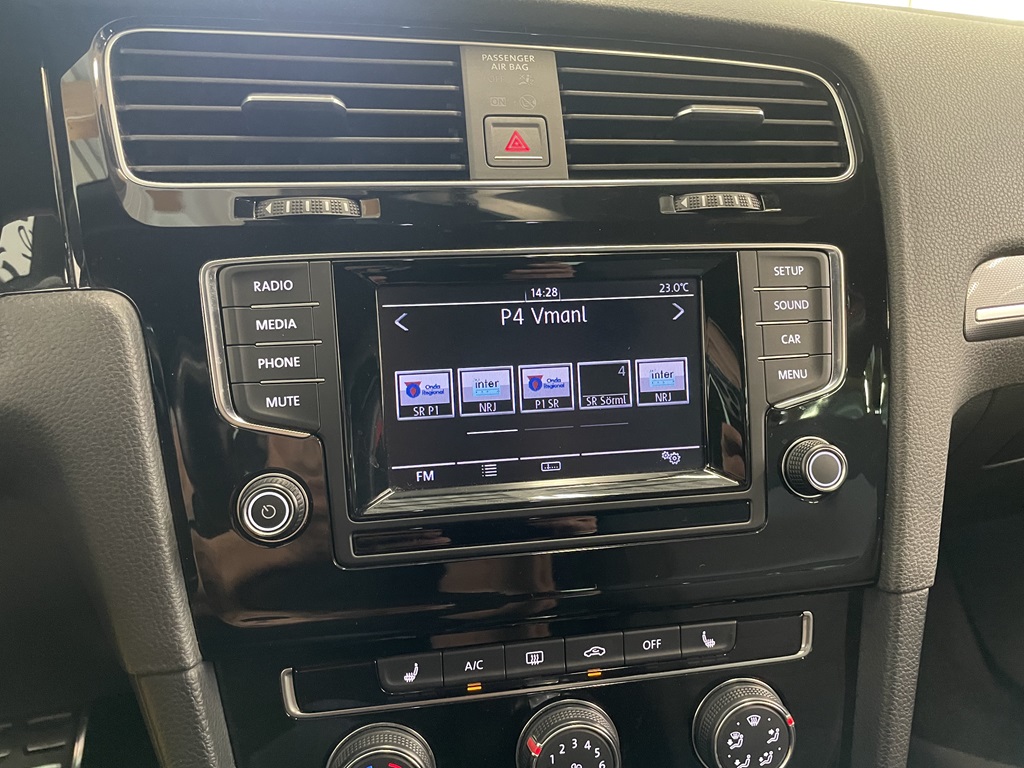 Volkswagen Golf KJR786
