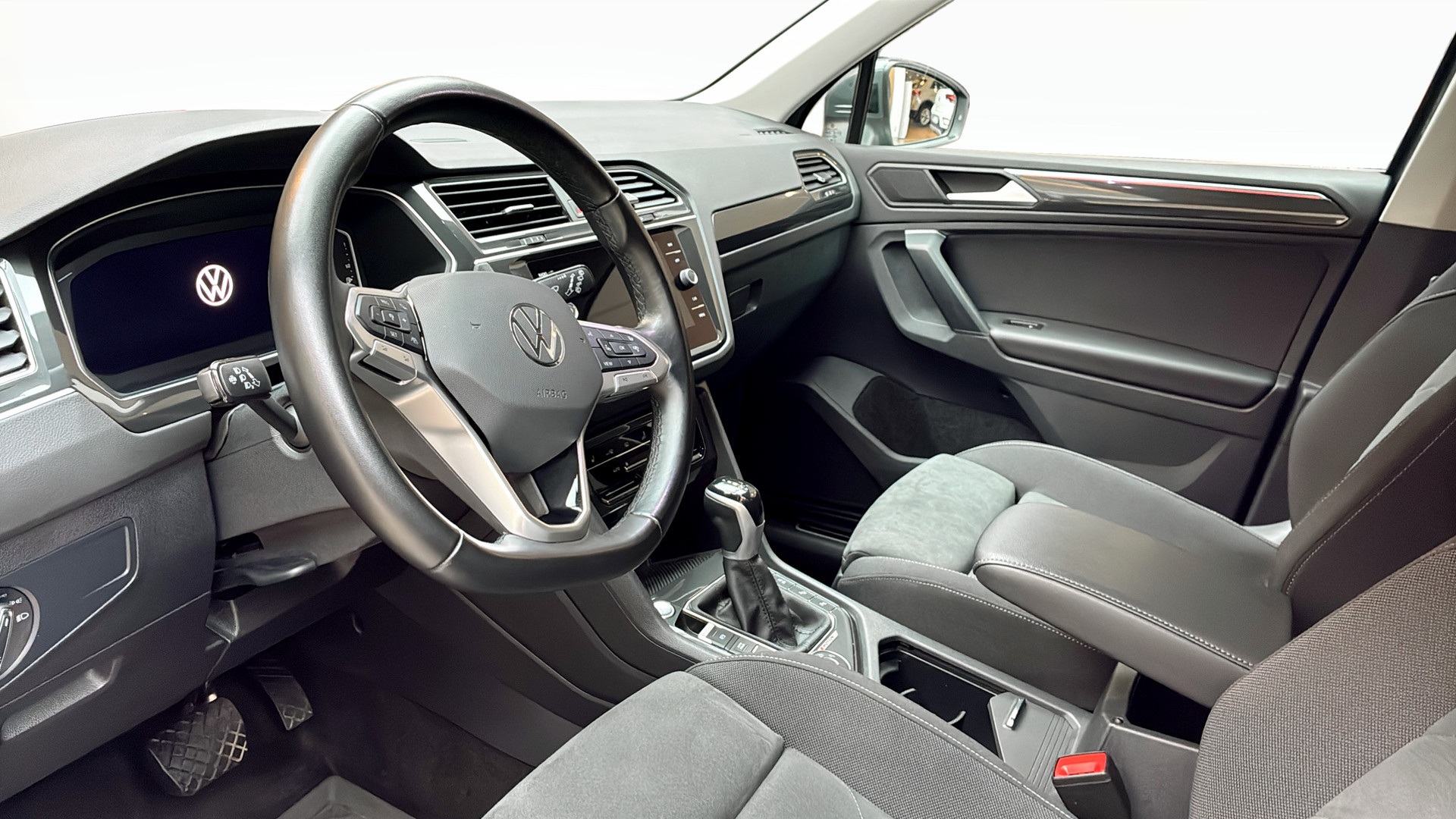 Volkswagen Tiguan KLC76E