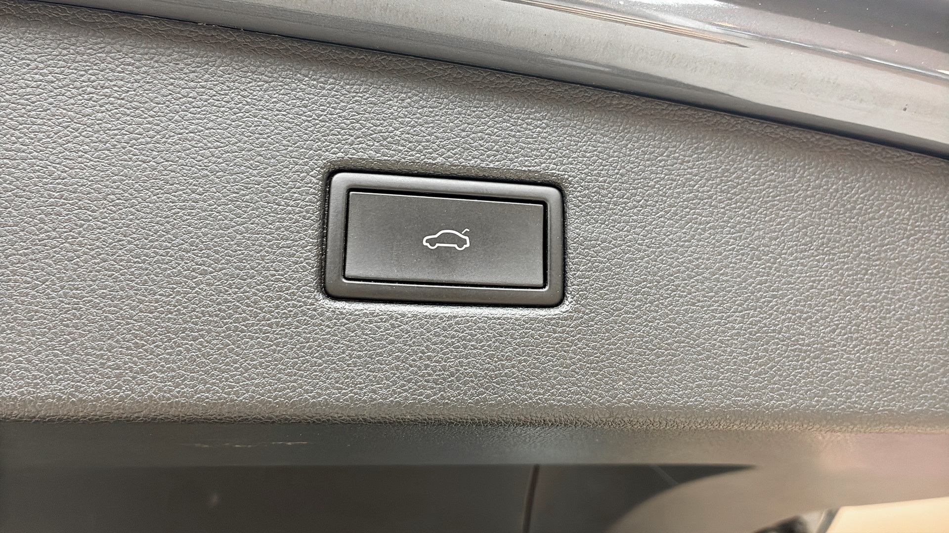 Volkswagen Tiguan KLC76E