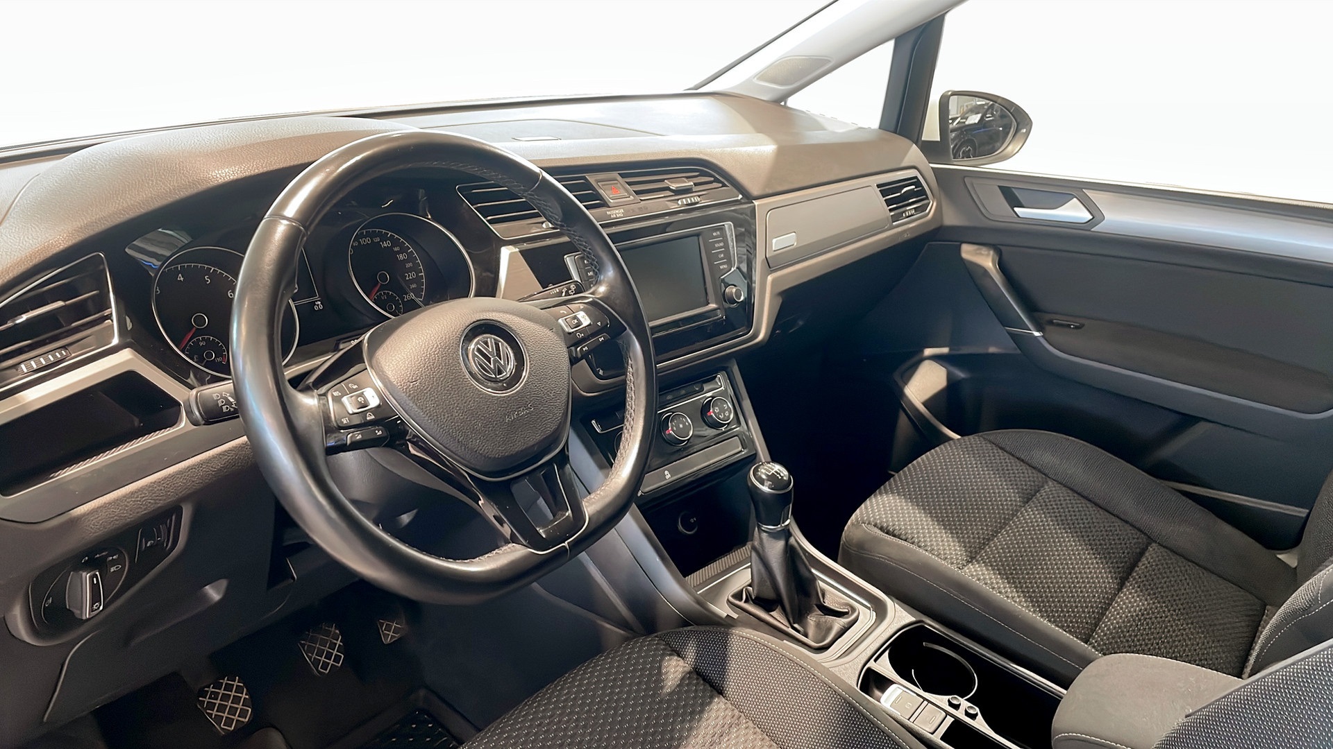 Volkswagen Touran KLE891