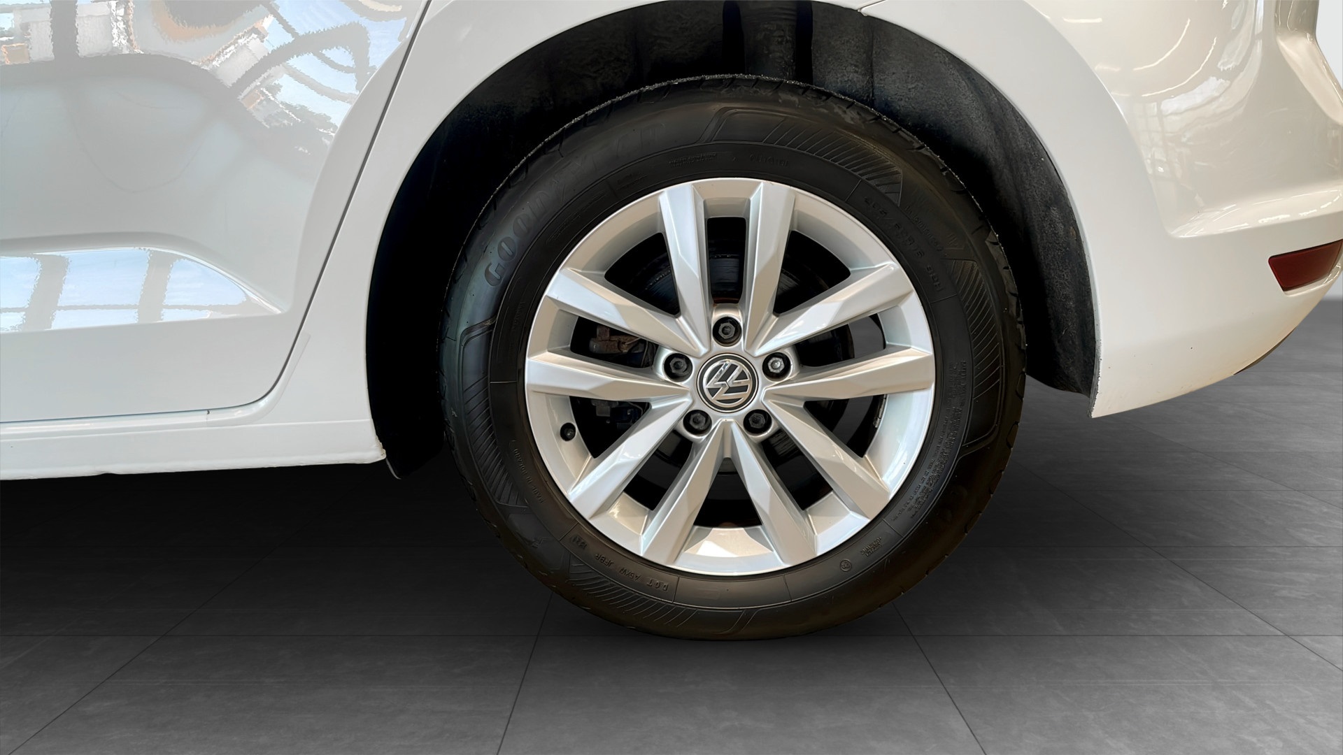 Volkswagen Touran KLE891