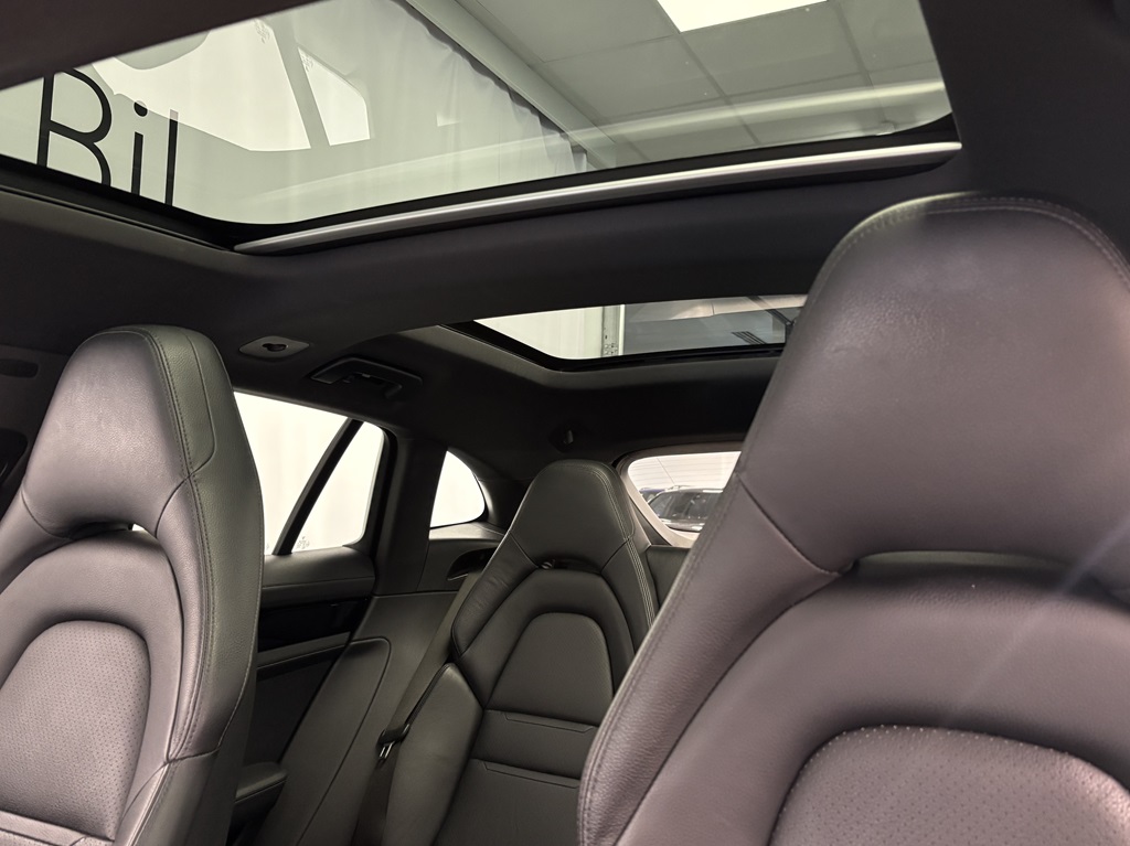 Porsche Panamera KLJ19D