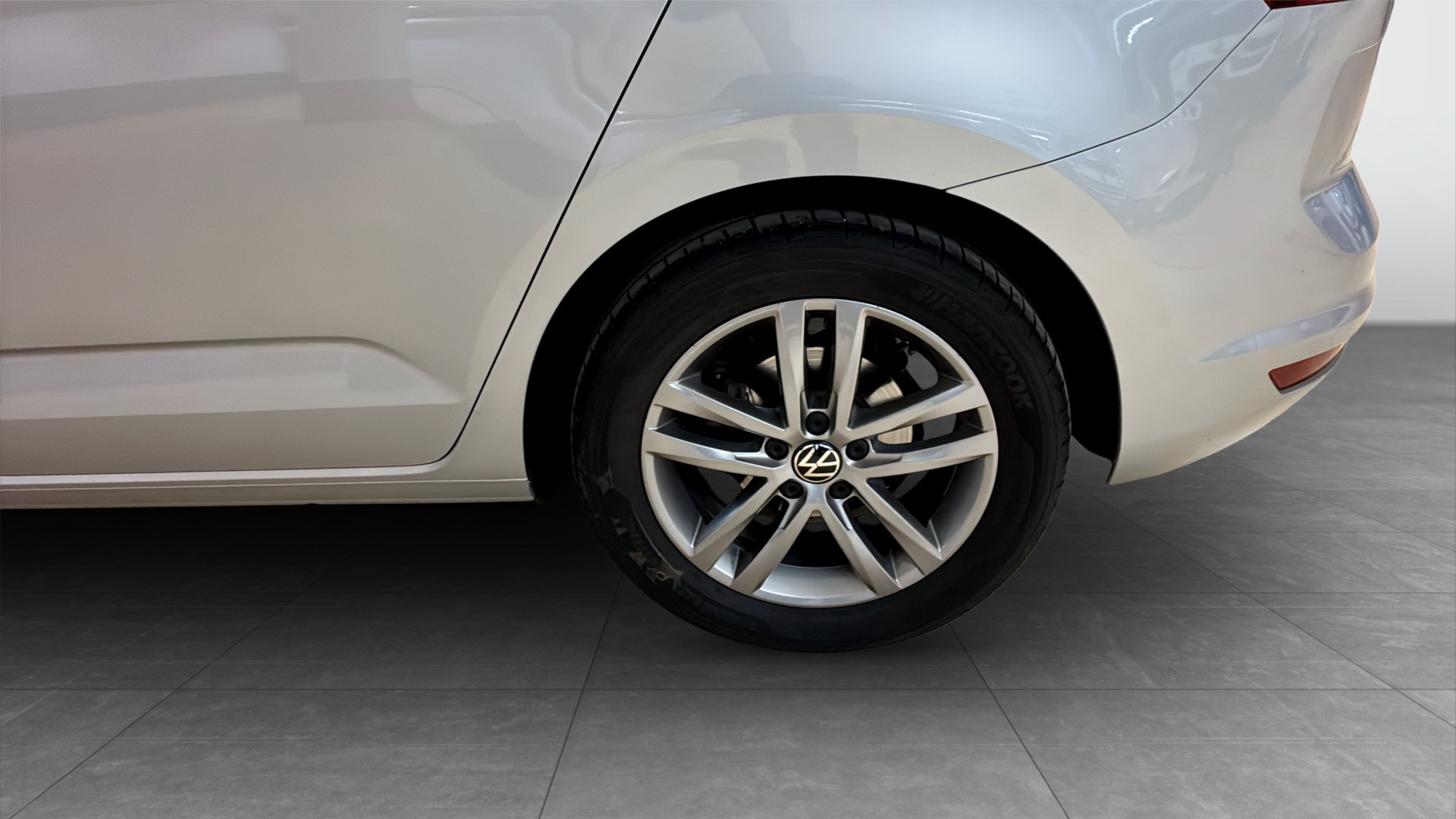 Volkswagen Touran KNF80Z