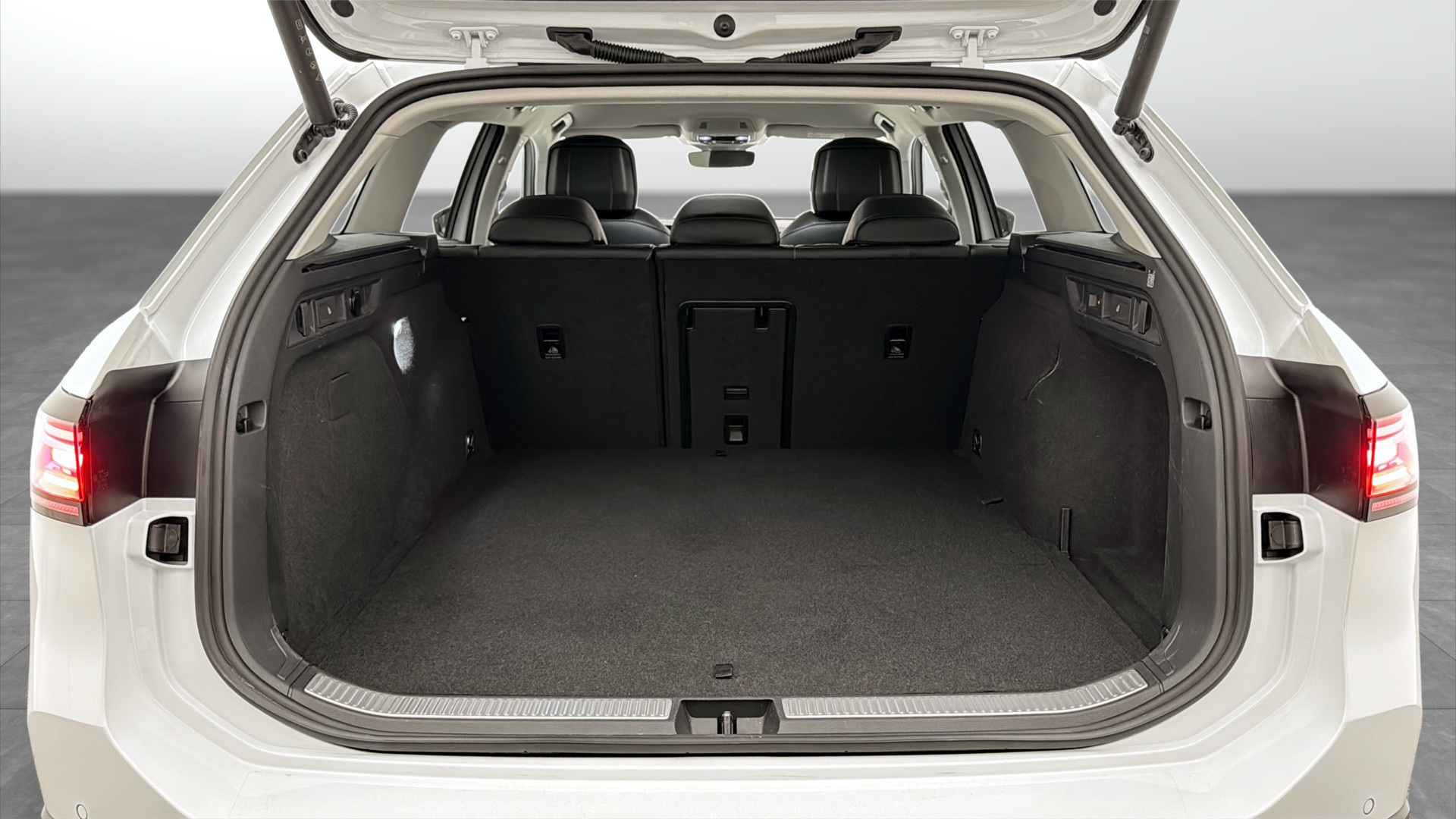 Volkswagen Passat KSJ81N