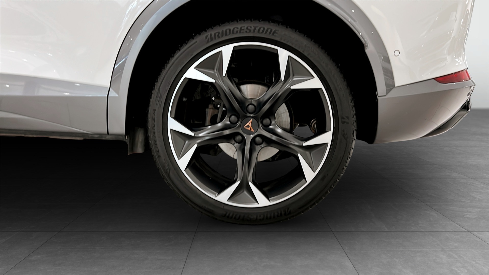 SEAT Cupra KUO122