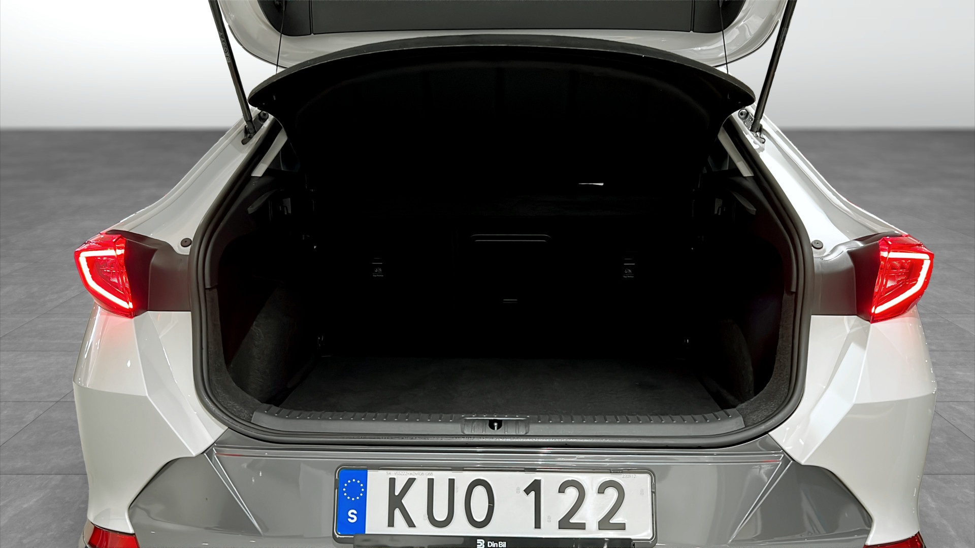 SEAT Cupra KUO122
