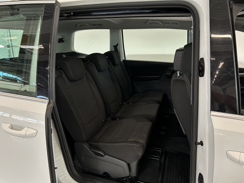 Volkswagen Sharan KXE666