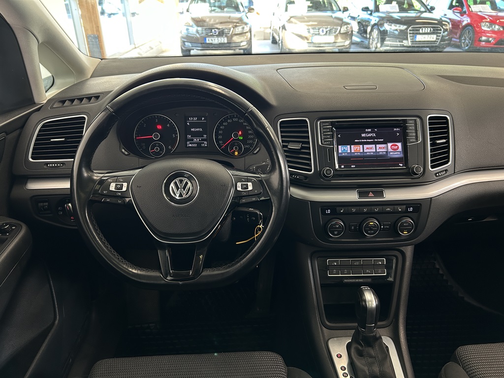 Volkswagen Sharan KXE666