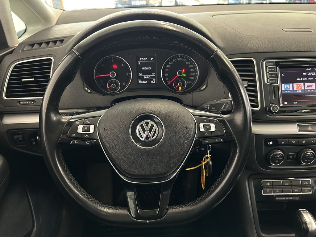 Volkswagen Sharan KXE666