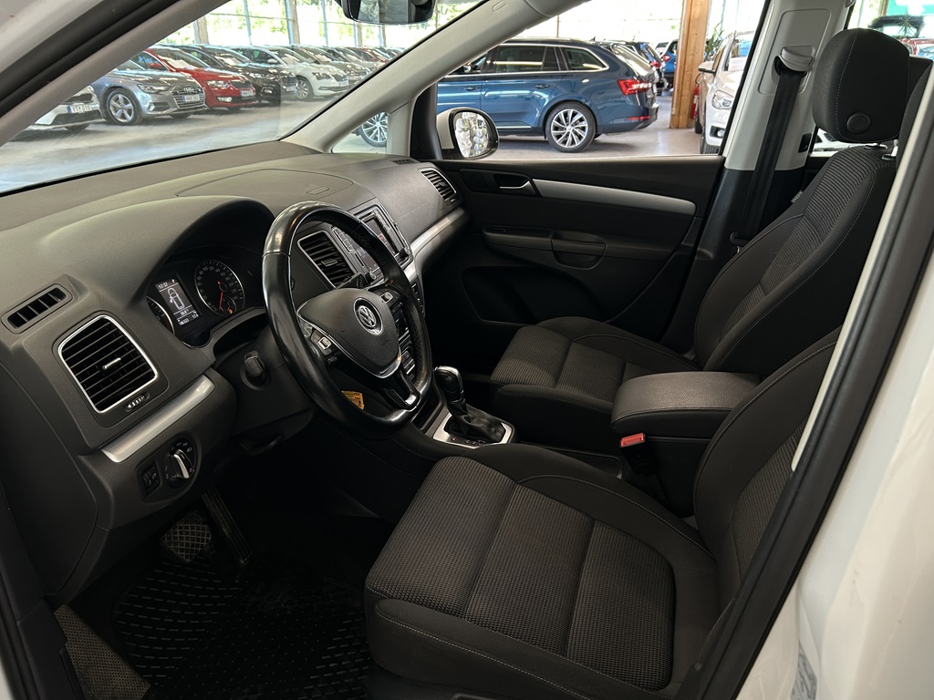 Volkswagen Sharan KXE666