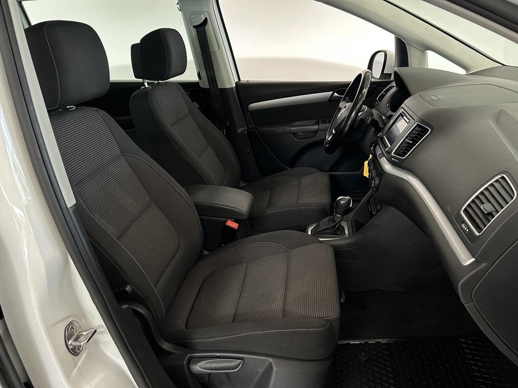 Volkswagen Sharan KXE666