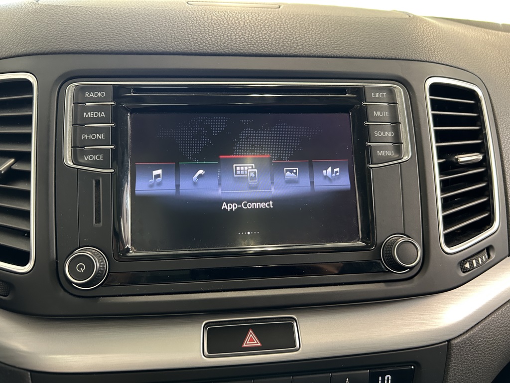 Volkswagen Sharan KXE666
