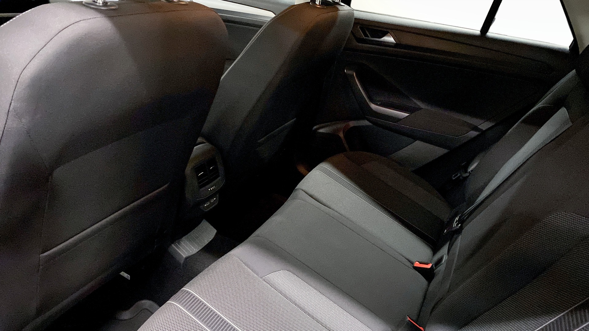 Volkswagen T-Roc KXJ64E