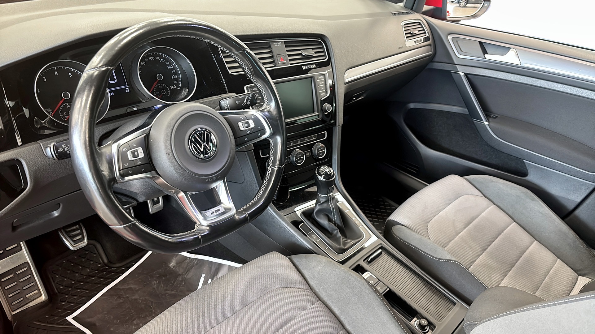 Volkswagen Golf KXS206