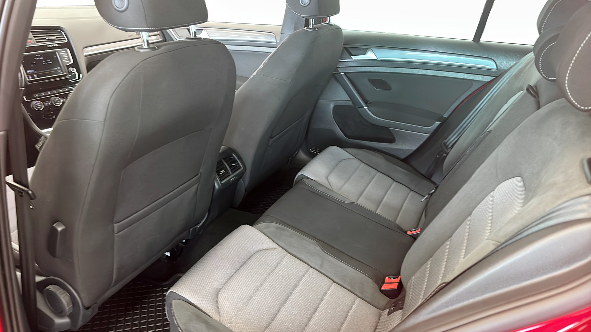 Volkswagen Golf KXS206