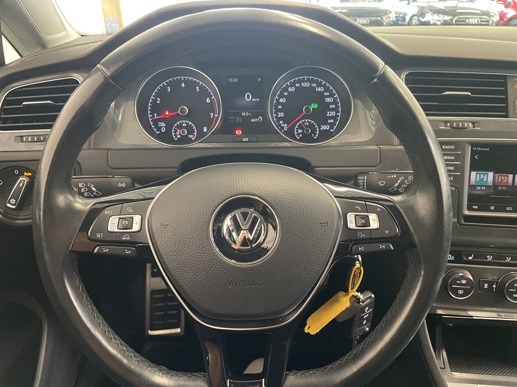 Volkswagen Golf KYB609