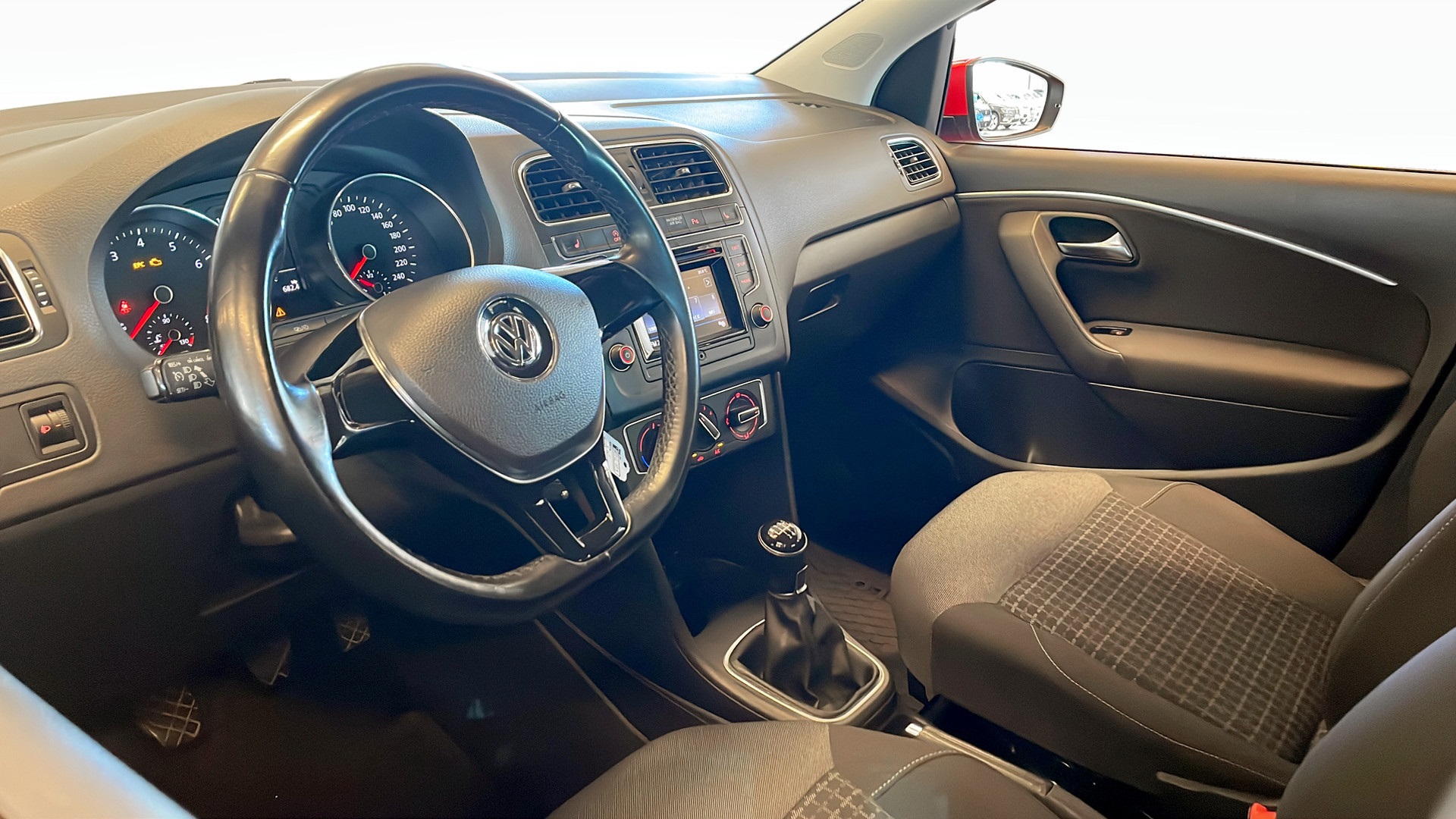 Volkswagen Polo KZG737
