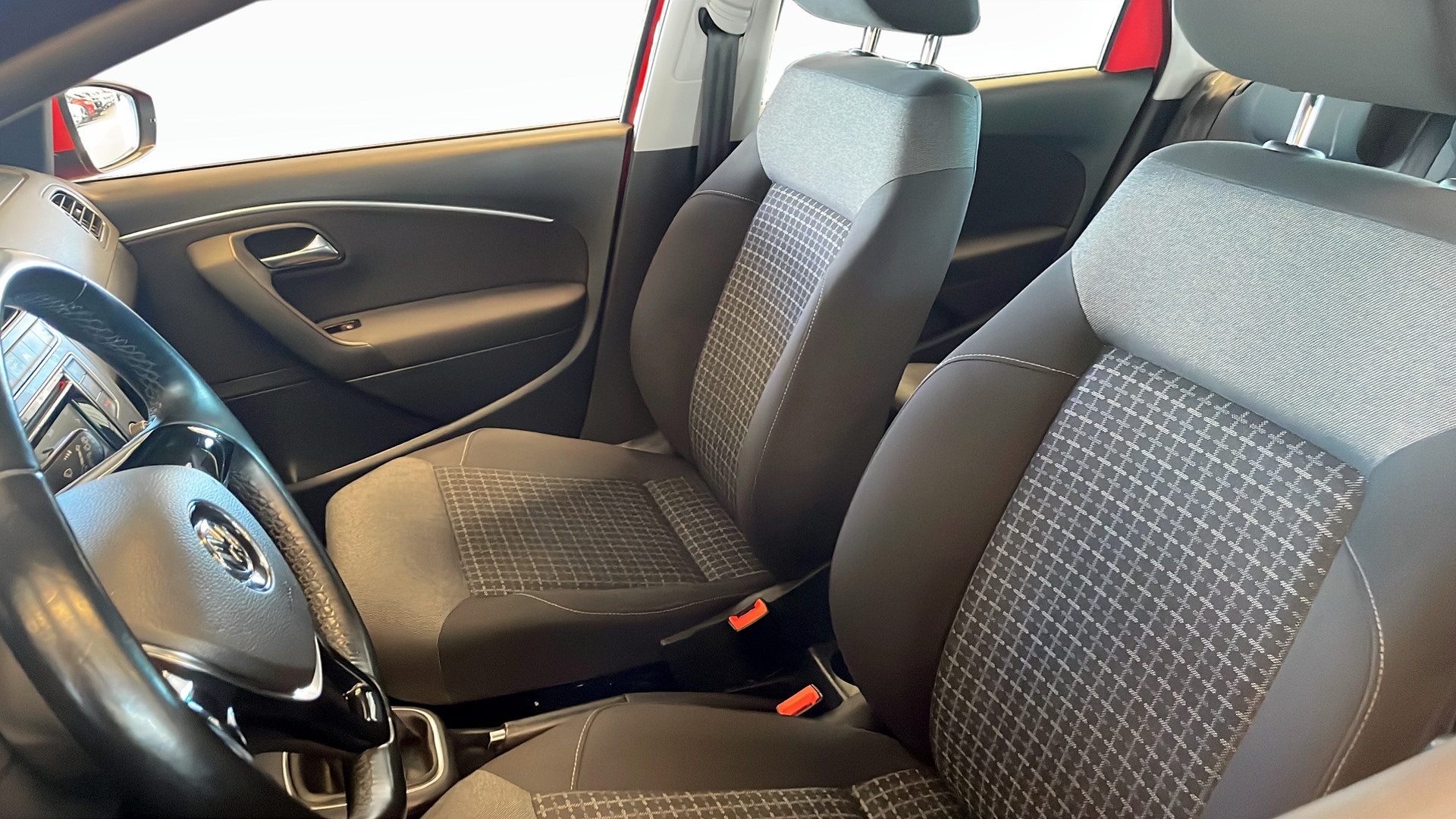 Volkswagen Polo KZG737