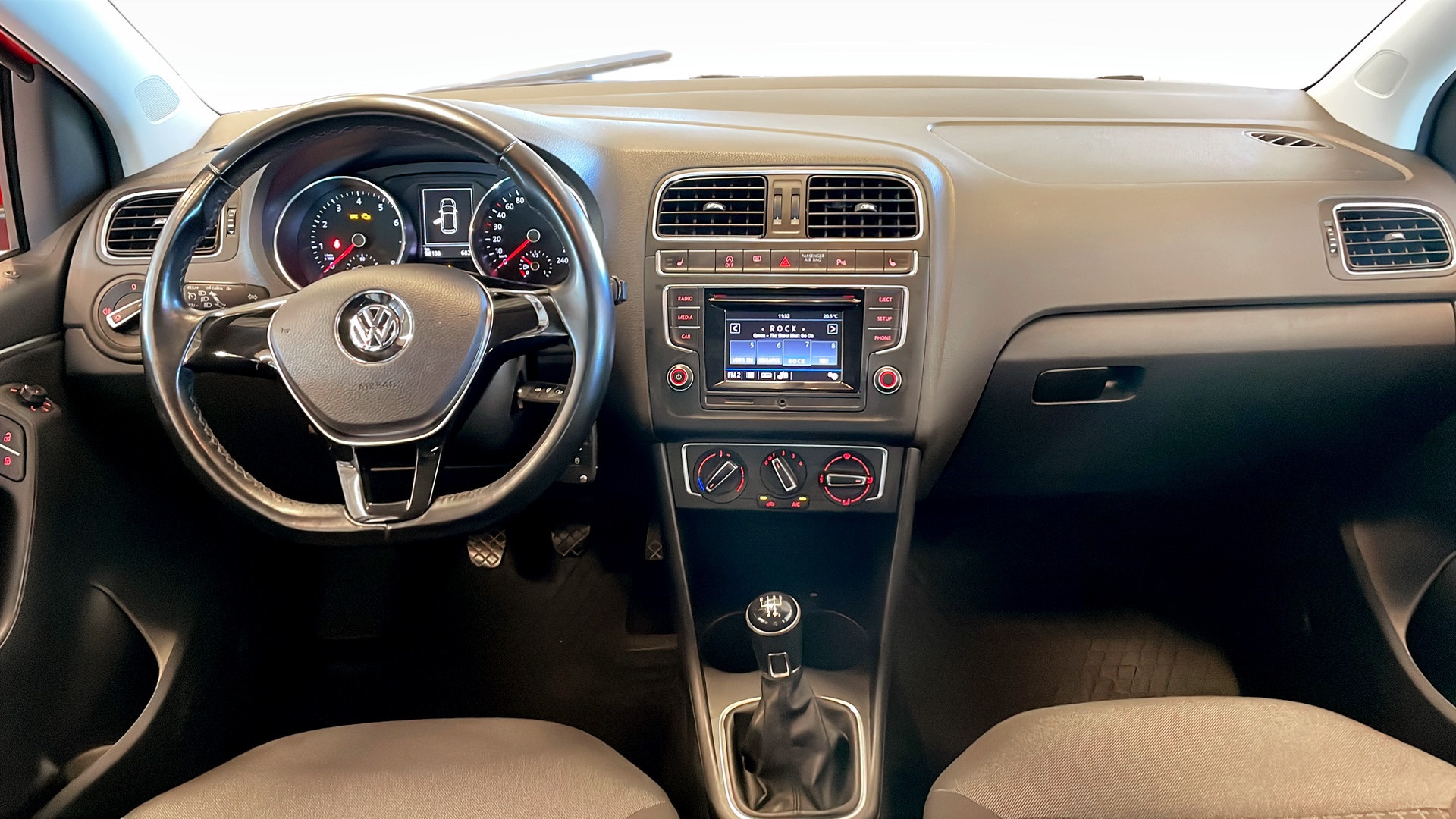 Volkswagen Polo KZG737