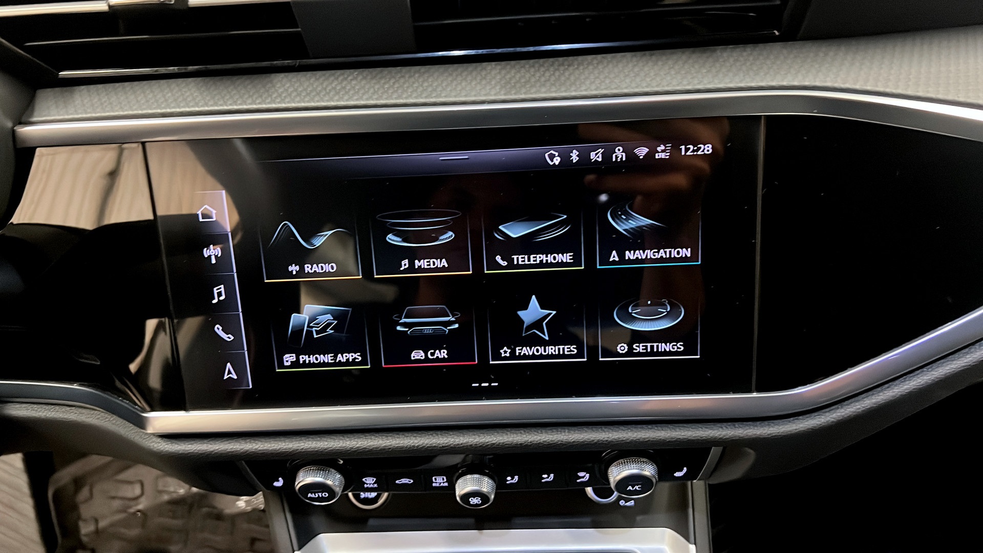 Audi Q3 LDJ74P