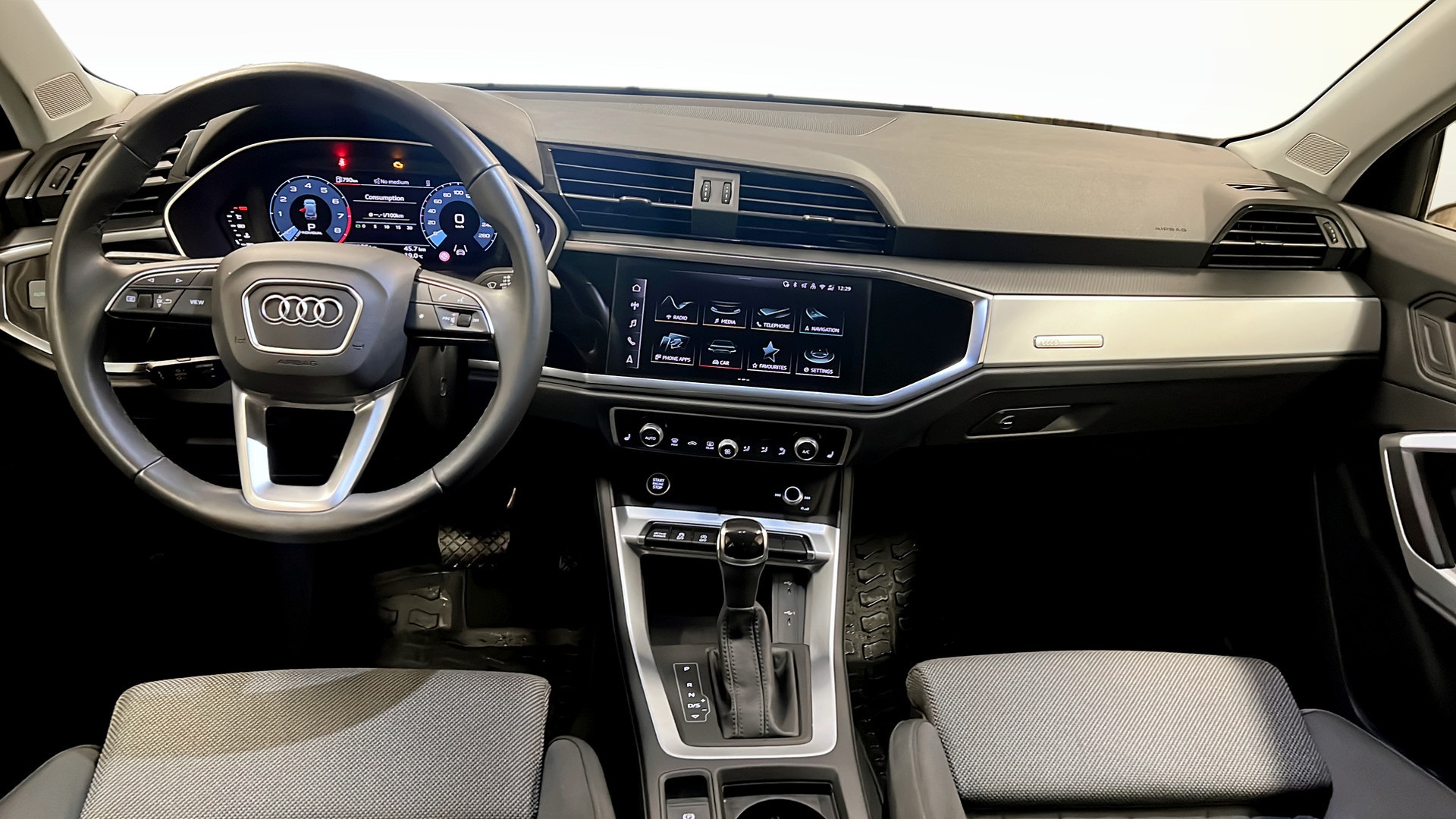 Audi Q3 LDJ74P