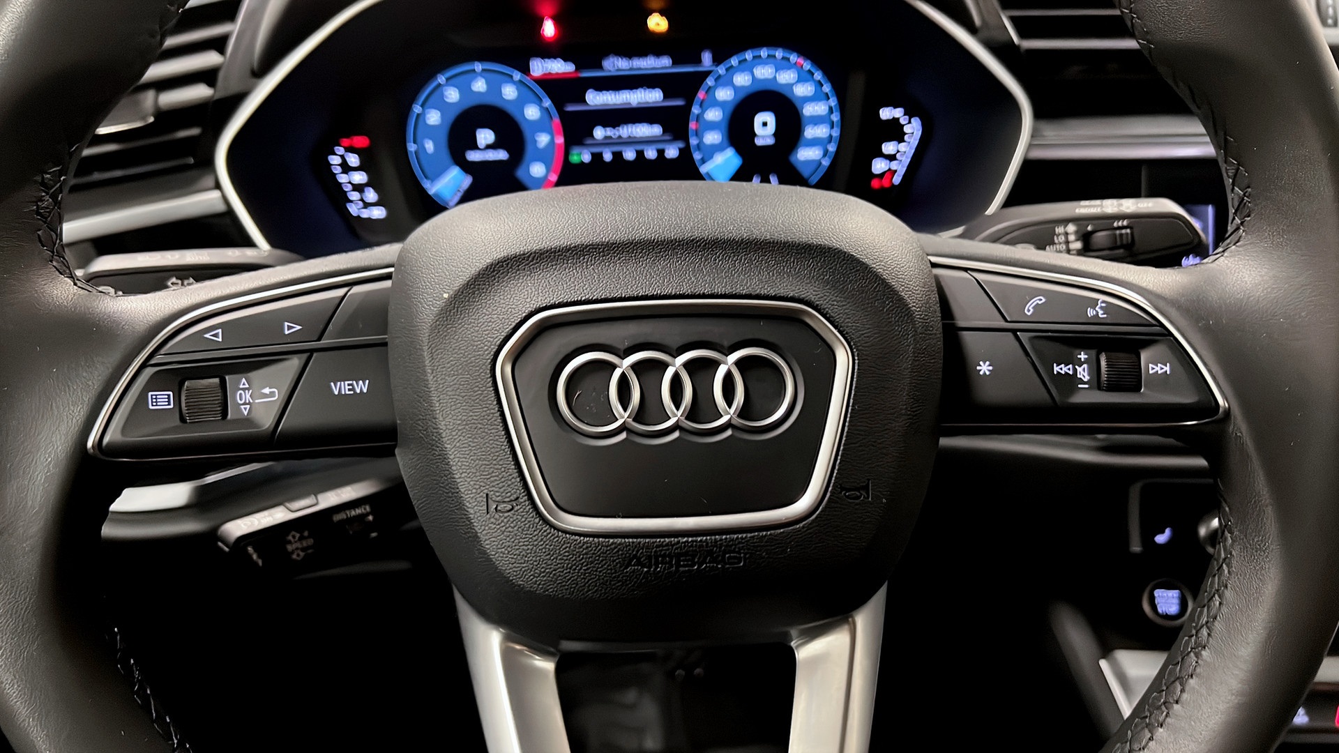 Audi Q3 LDJ74P