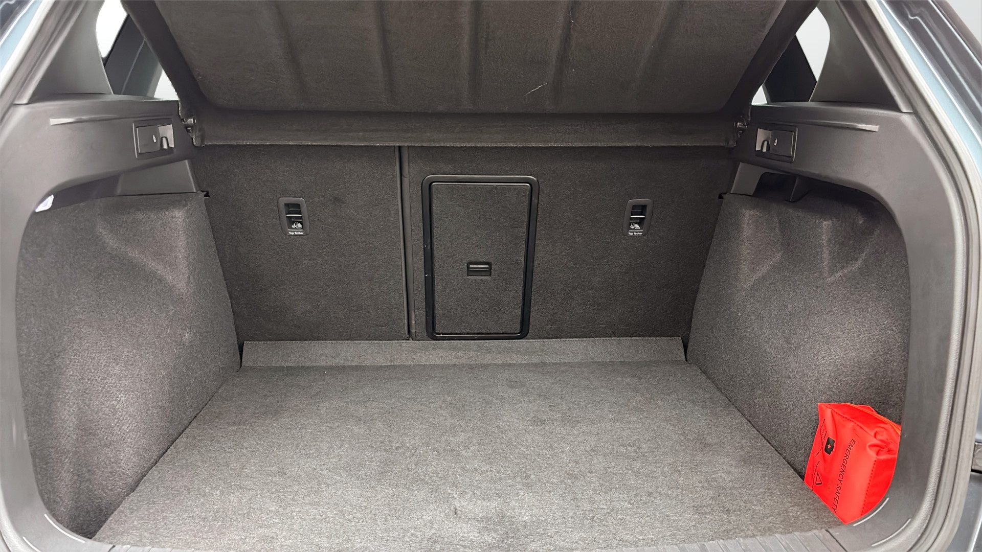 SEAT Cupra LDP61Y