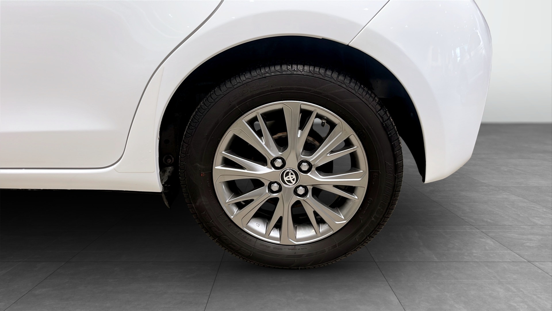 Toyota Yaris LFB51H