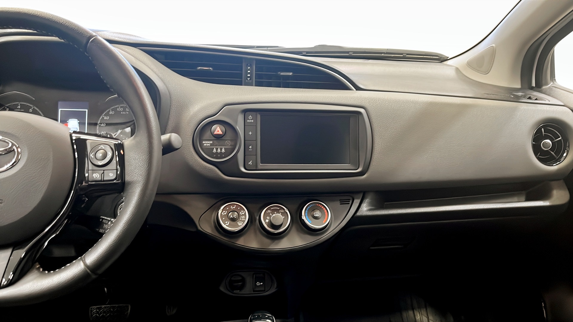 Toyota Yaris LFB51H