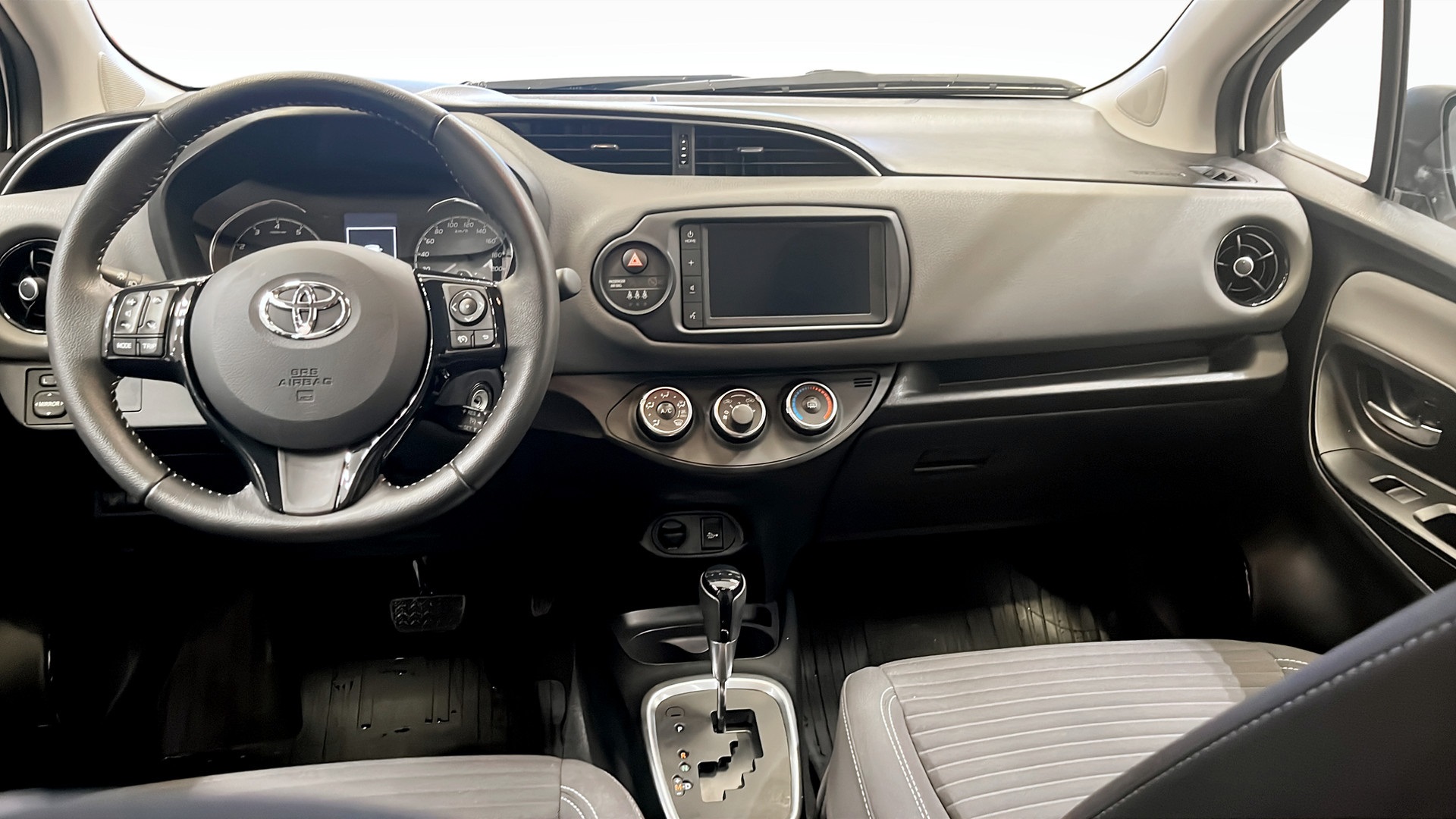 Toyota Yaris LFB51H