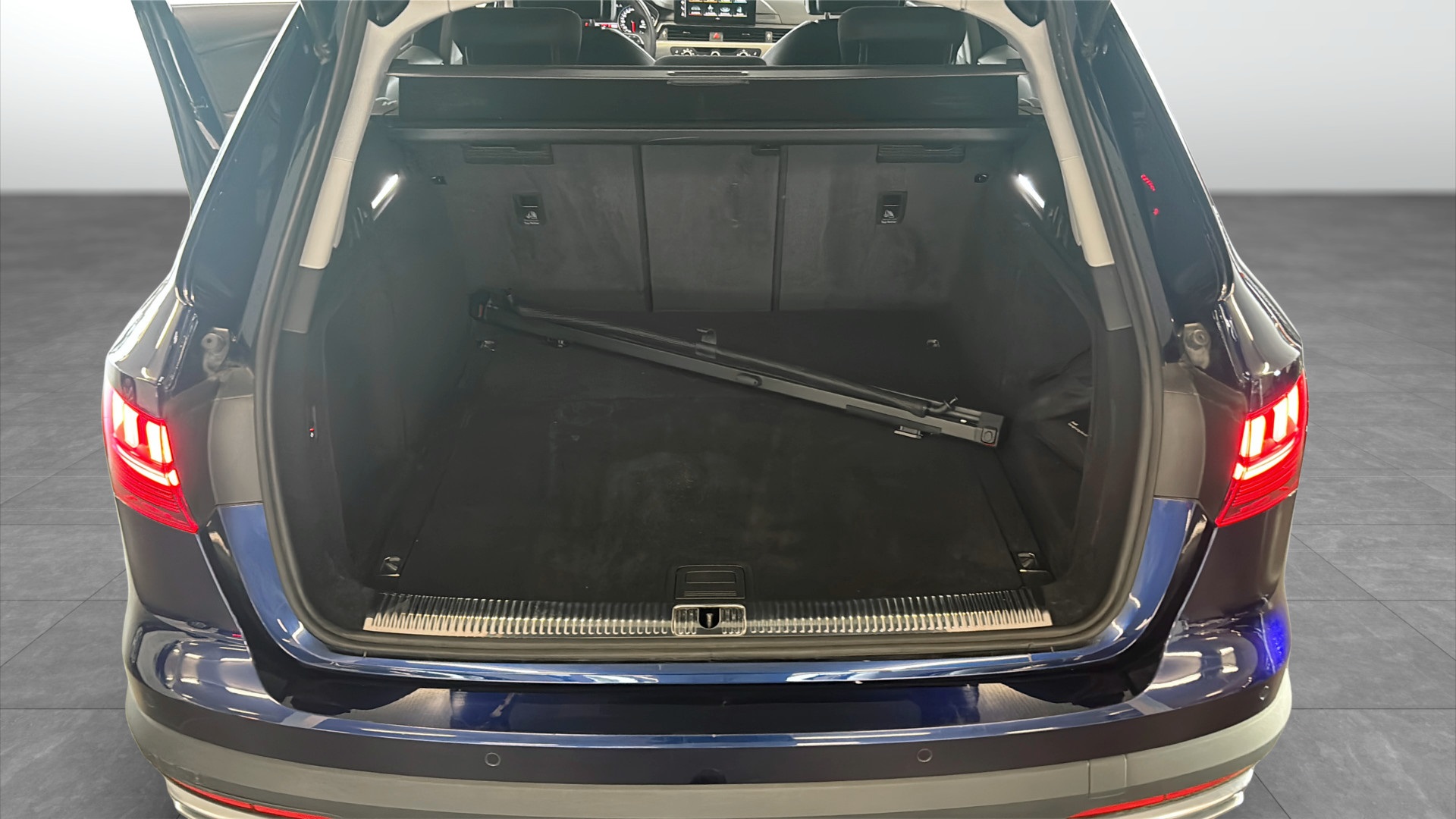 Audi A4 allroad quattro LFG74Y