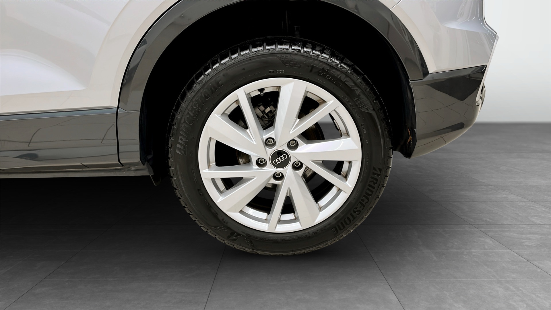 Audi Q2 LGL76J