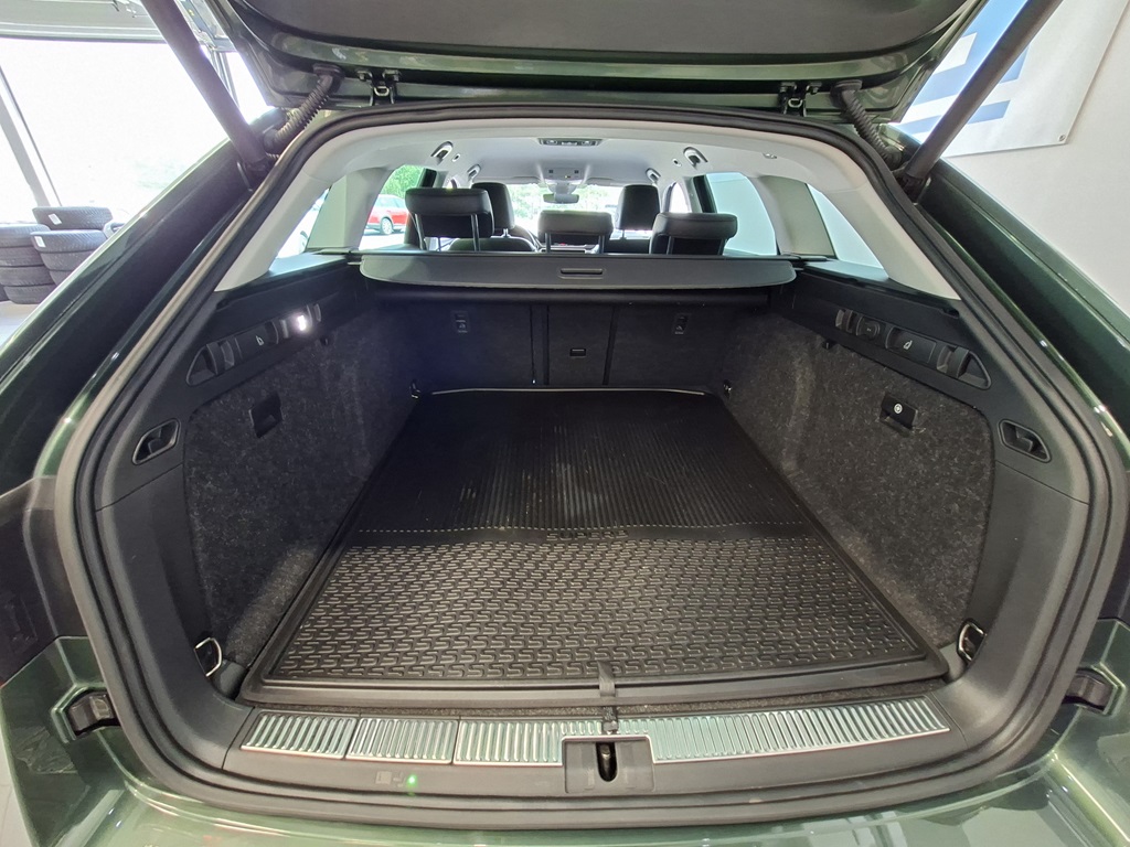 Skoda Superb Combi LHB31D