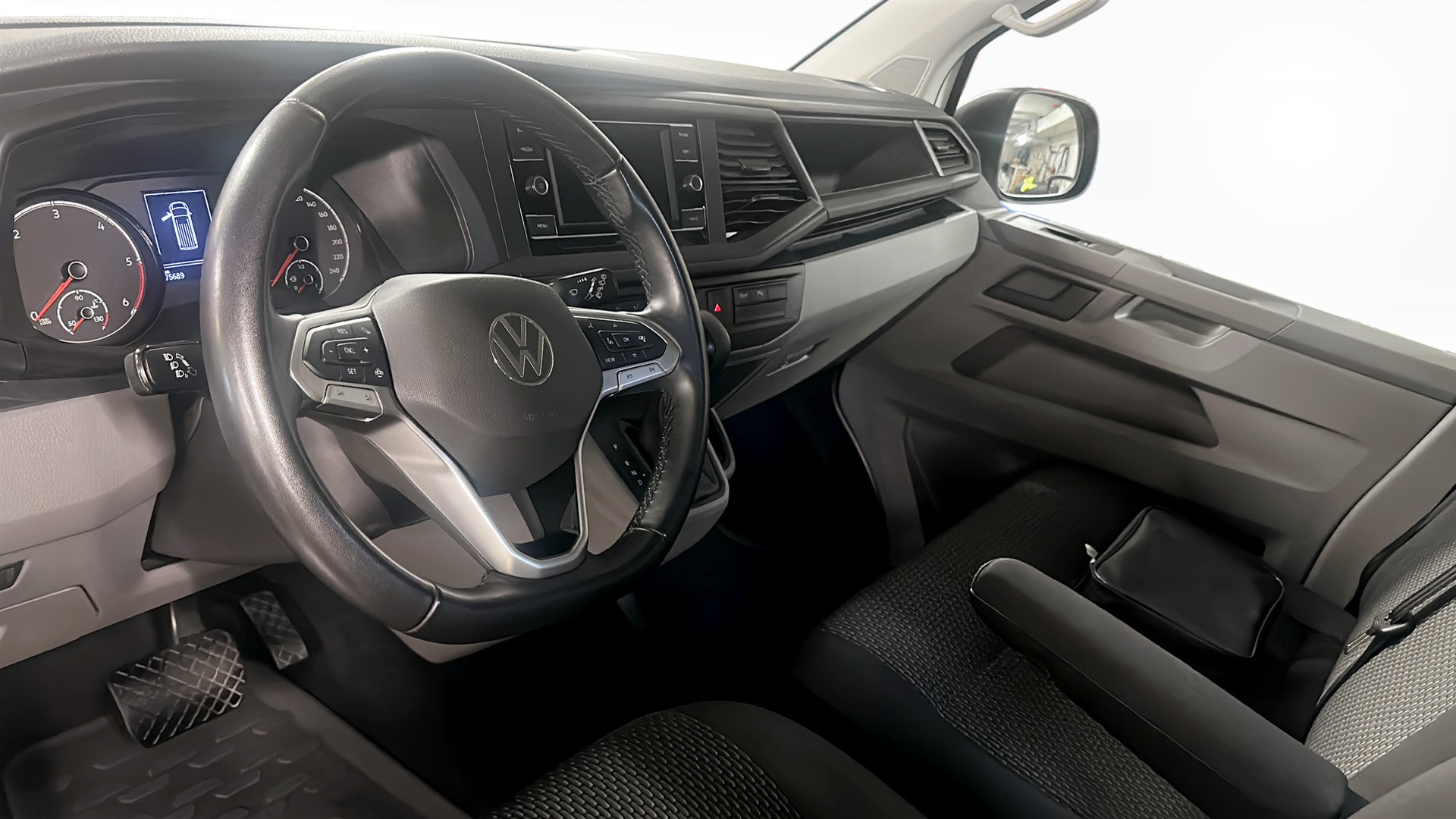 Volkswagen T6.1 Caravelle kort hjubas LHG38C