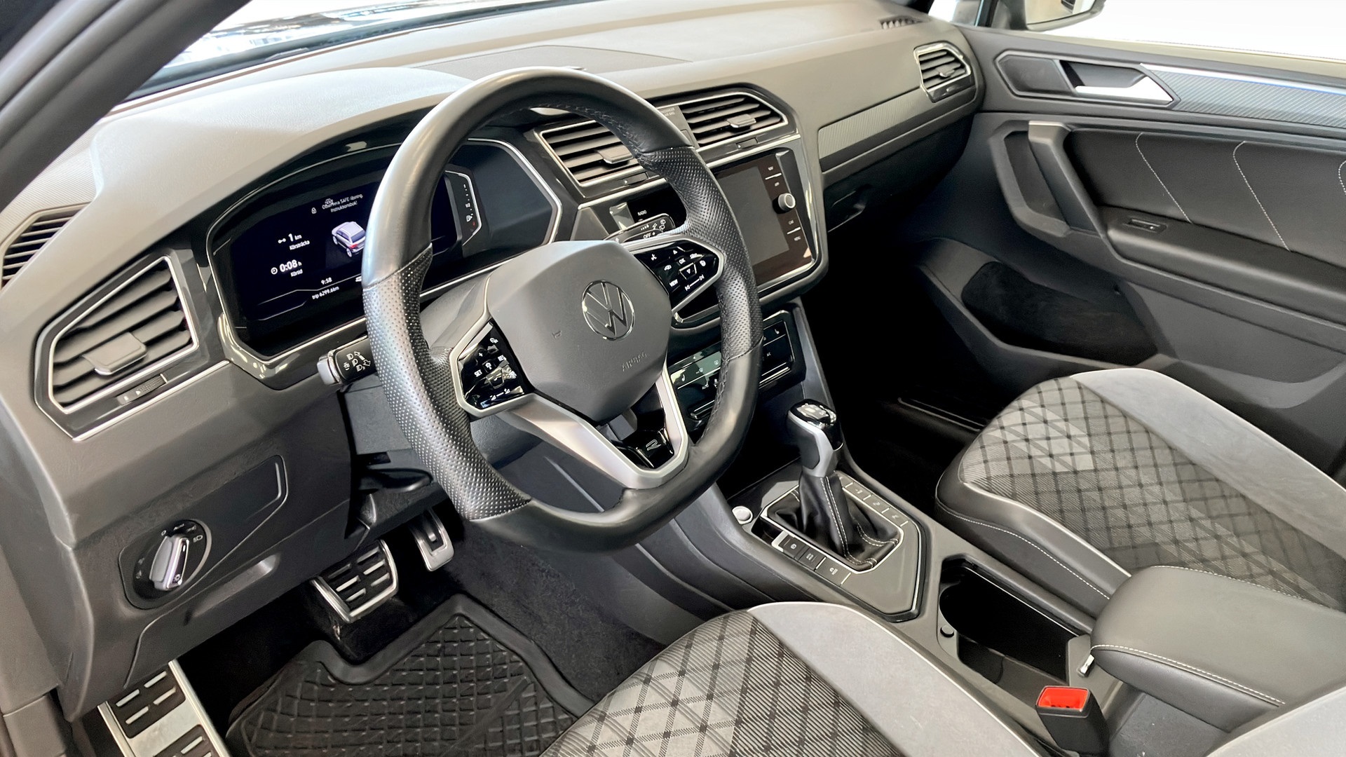 Volkswagen Tiguan LHU61W