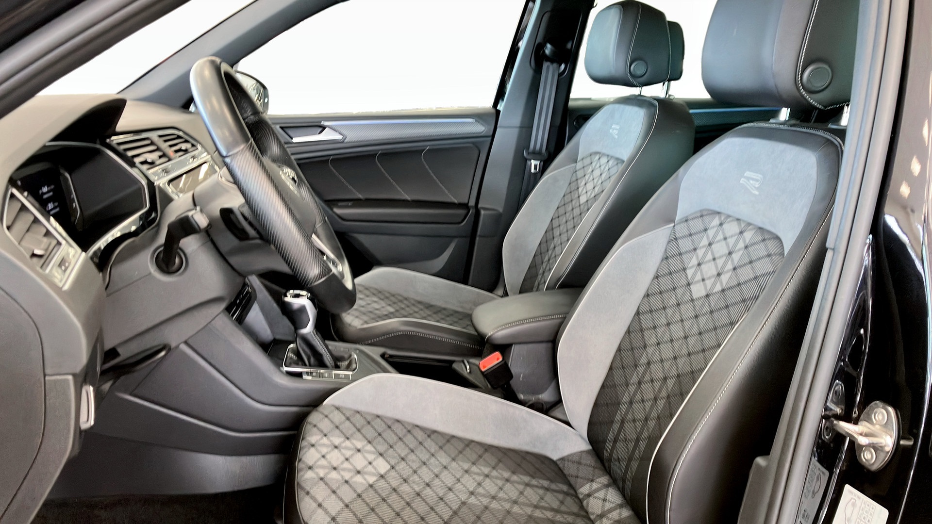 Volkswagen Tiguan LHU61W