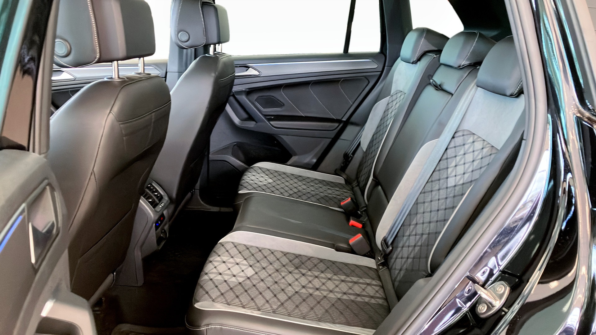 Volkswagen Tiguan LHU61W