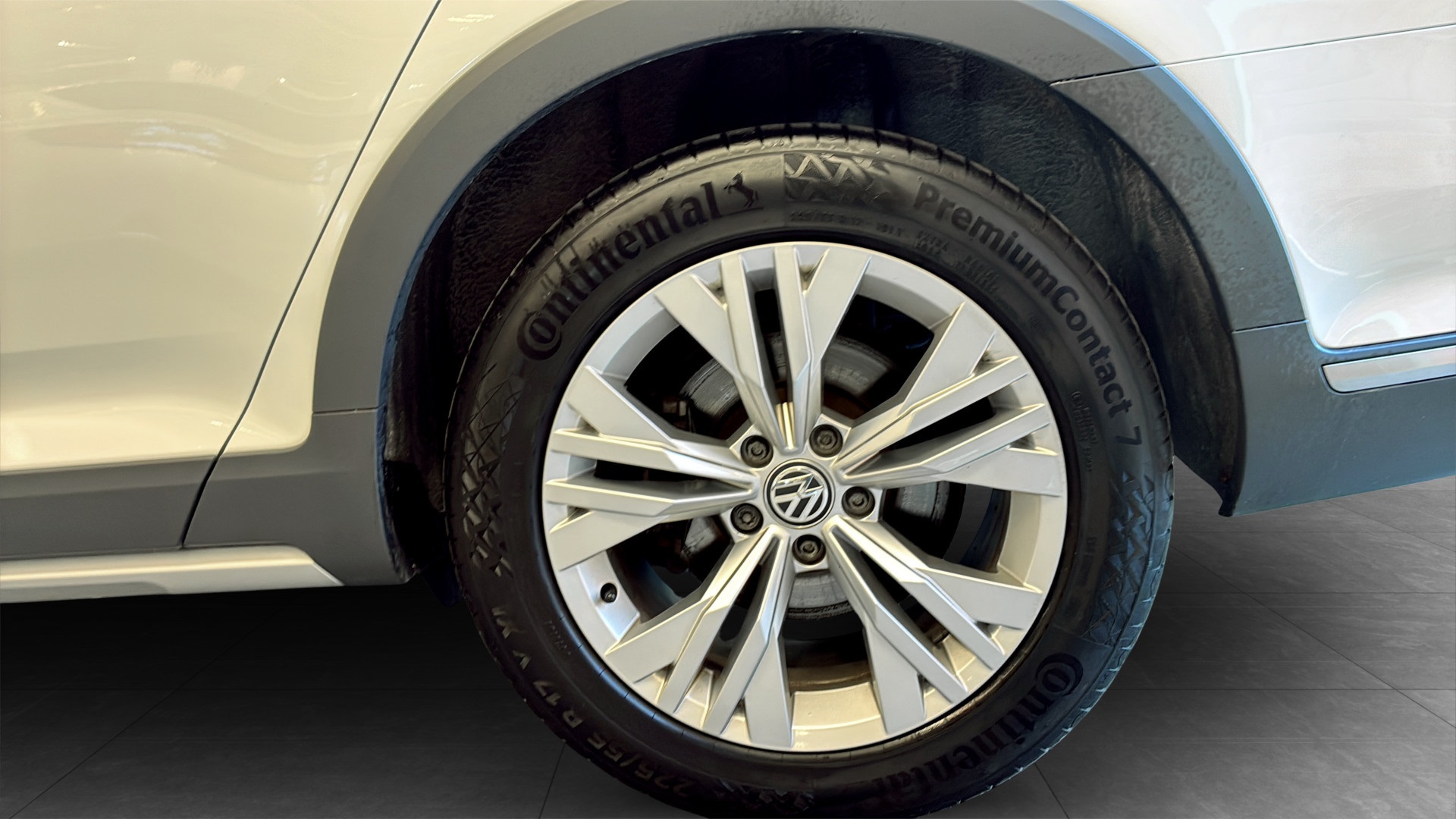 Volkswagen Passat LHZ68R