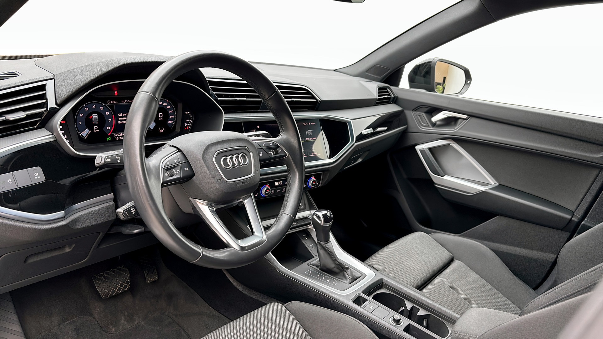 Audi Q3 LJA36P