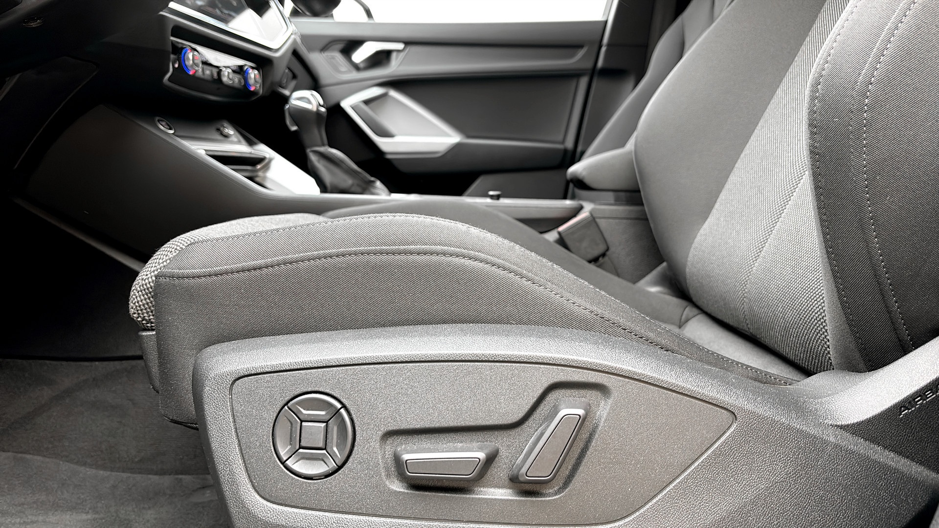 Audi Q3 LJA36P