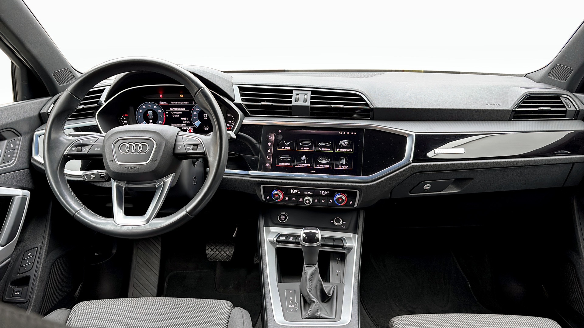 Audi Q3 LJA36P